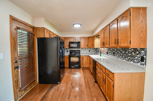 Photo - 602 E 57th St