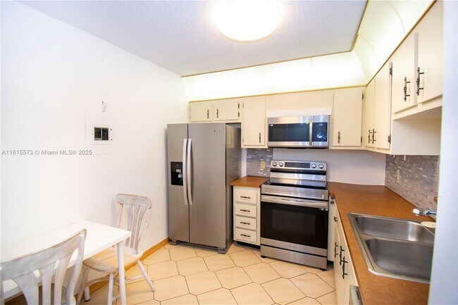 Building Photo - 130 S Shore Dr Unit 2F Rental