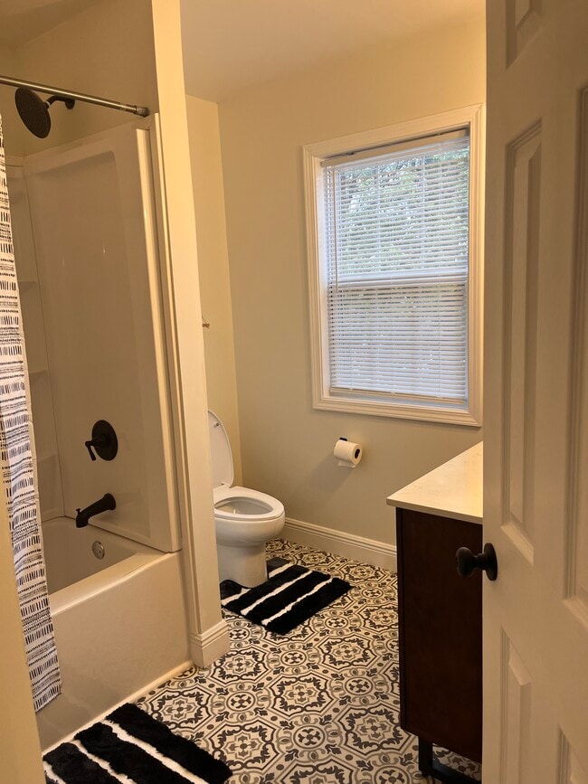 Photo - 2014 Willis St