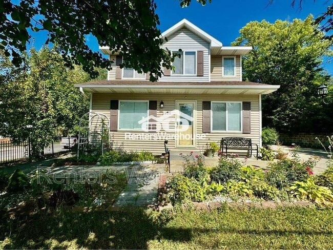 Building Photo - 1435 University Ave