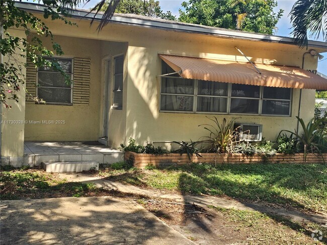 Building Photo - 1947 Funston St Unit 1-3 Rental