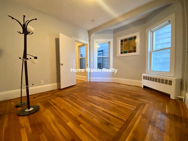 Photo - 767 Broadway Unit #4