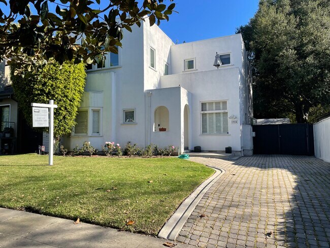 Photo - 1904 Fox Hills Dr House