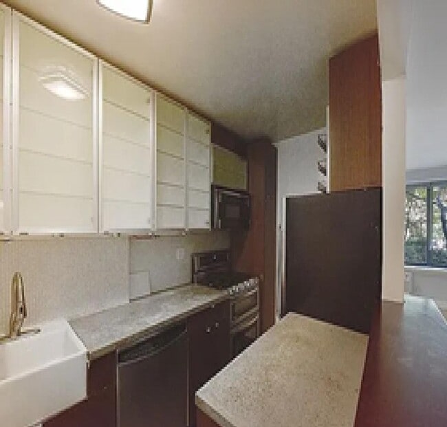 Photo - 372 Central Prk W