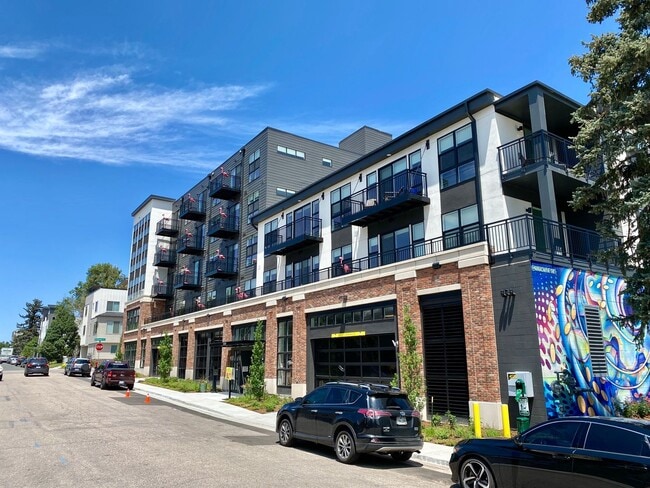 Building Photo - Luxury Top-Floor Condo with Stunning Mountain & City Views Unit 504