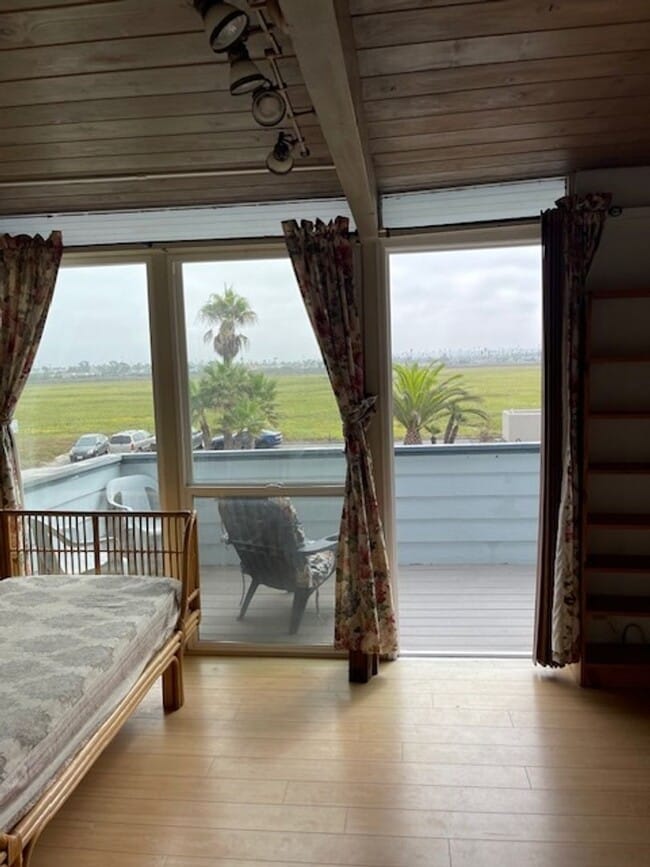Building Photo - 1 bedroom at the beach Rental