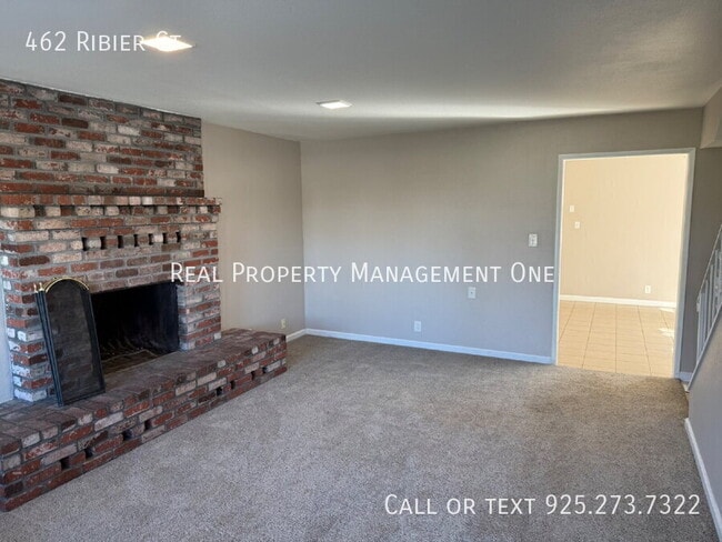 Photo - 462 Ribier Ct