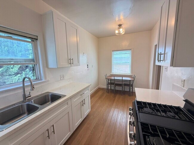 Photo - 112 S Manhattan Pl Unit 11
