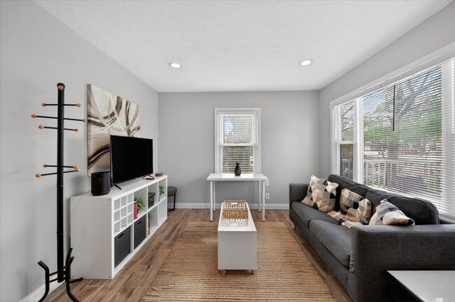 Photo - 2113 Pamela Dr