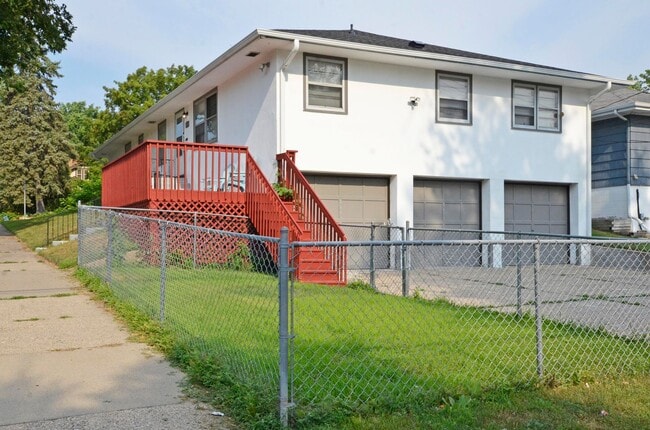 Building Photo - 4451 Bloomington Ave Unit 2