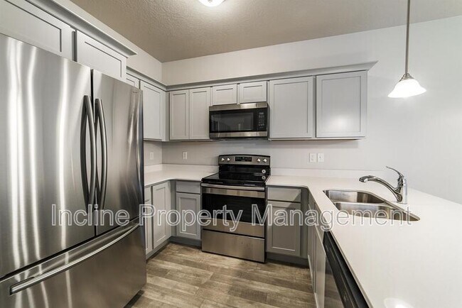 Photo - 619 N Emery Ln