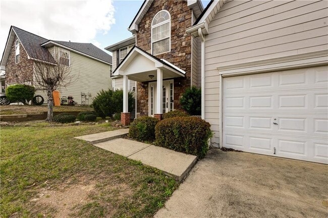 Photo - 635 Moonlight Way