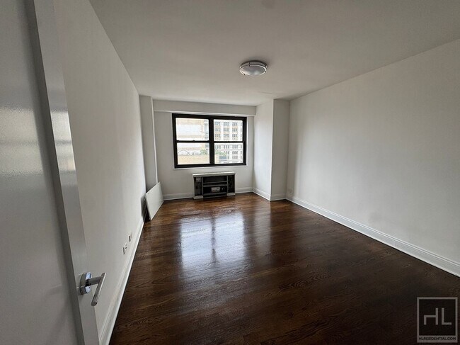 Building Photo - E 16 ST Rental