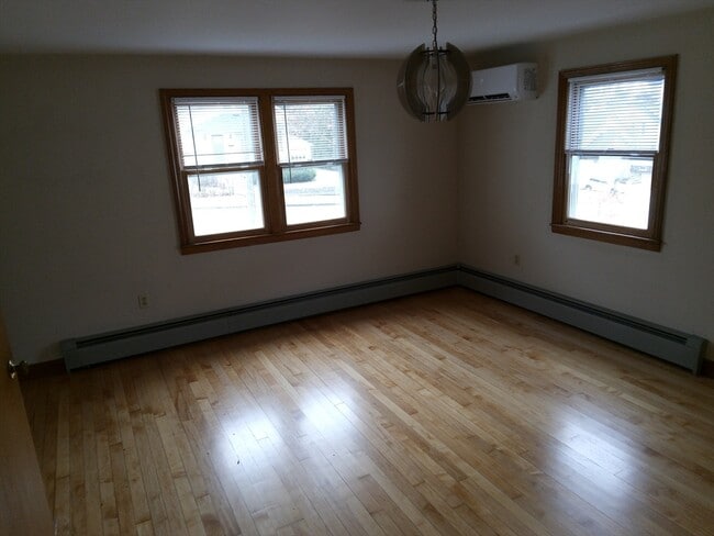 Photo - 121 King Philip Rd