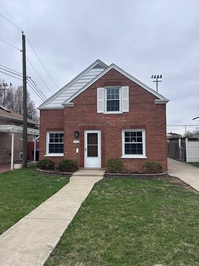 Building Photo - Midway 3 bedroom 2 bathroom House