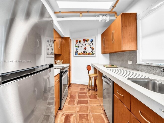 Photo - 1881 Washington Ave Unidad 16E