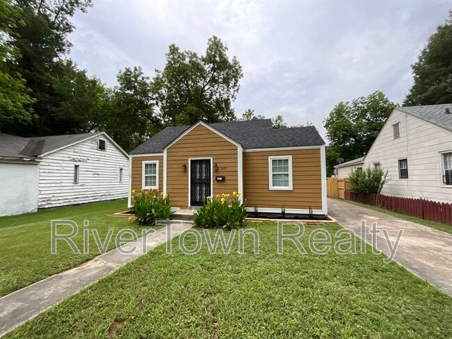 Photo - 2677 Larose Ave