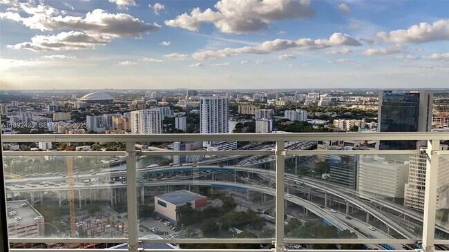 Photo - 90 SW 3rd St Unidad 3907