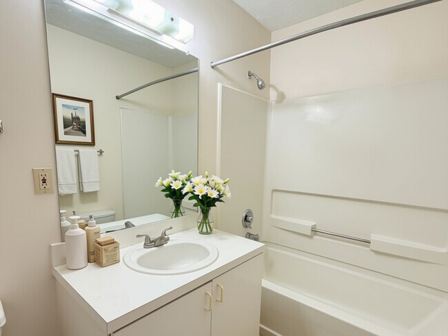 Photo - Elmwood Villas Apartments
