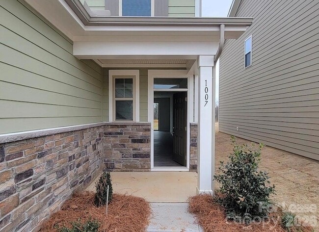 Photo - 1007 Maylen Trce