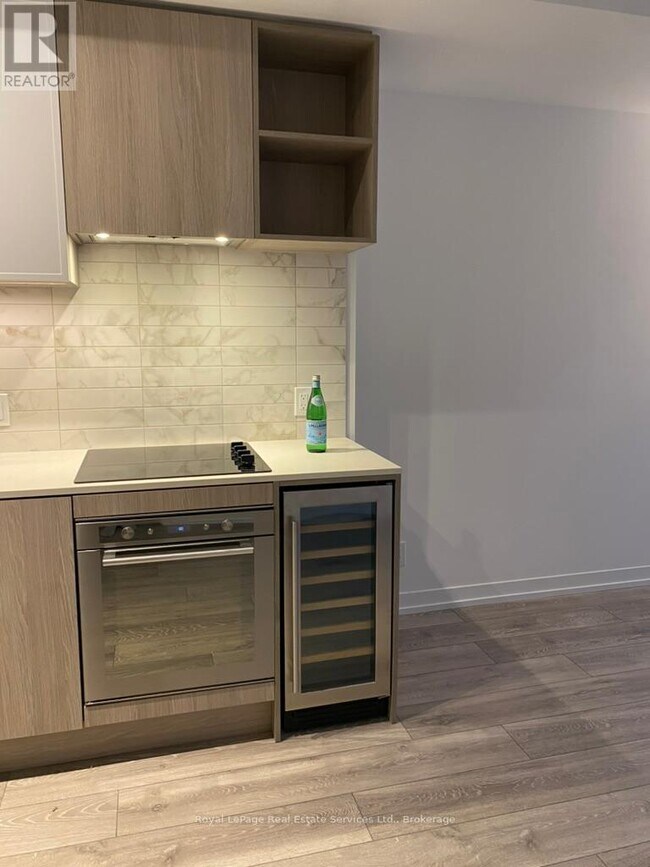Photo - 2020 Bathurst St Unit 540
