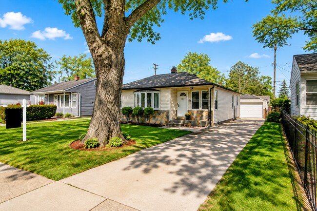 Photo - 4673 Dearborndale