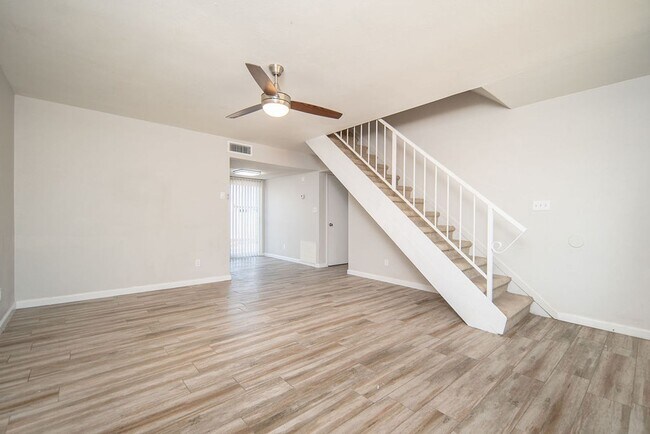 Photo - 808 N 95th Dr Unidad B