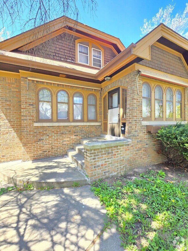 Building Photo - 5543 N 33rd St Rental