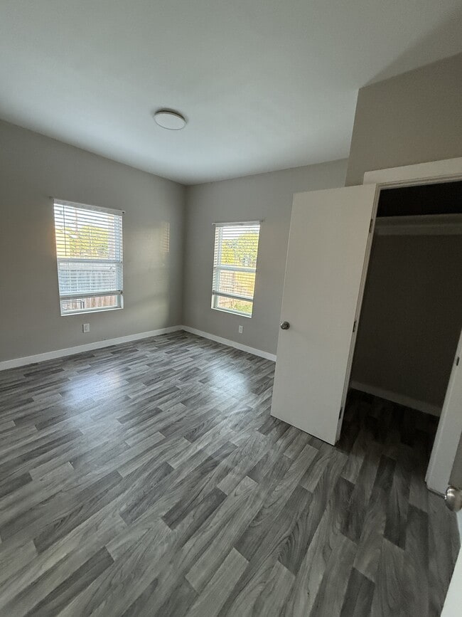 Photo - 1133 S Brownlee Blvd