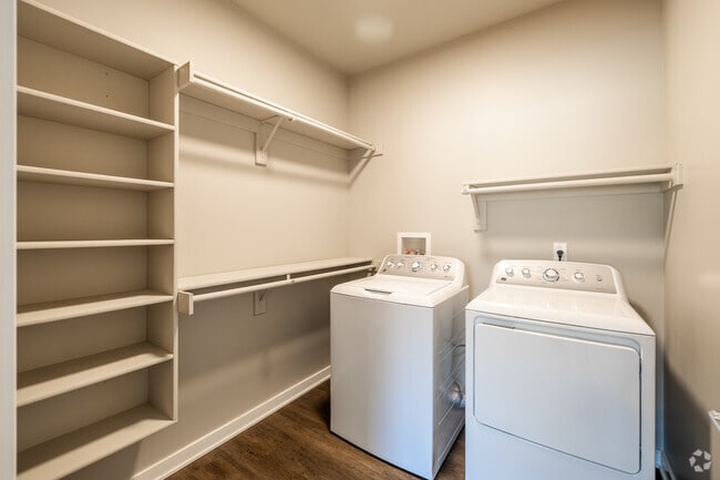 Studio - 709SF - Laundry - VUE19