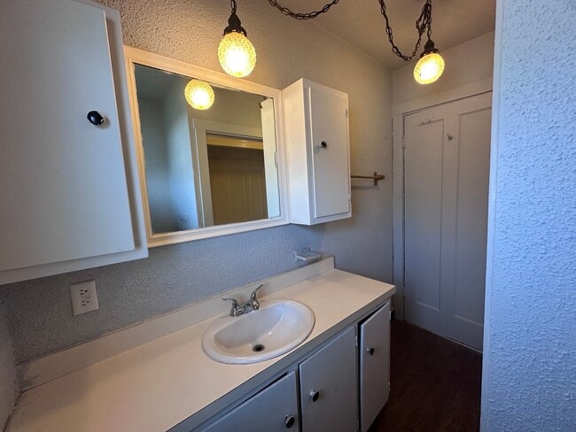 Photo - 28 Delaware-