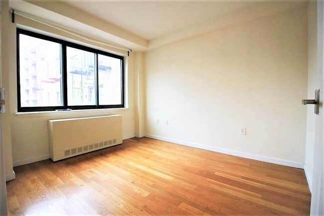 Photo - 31-10 23rd St