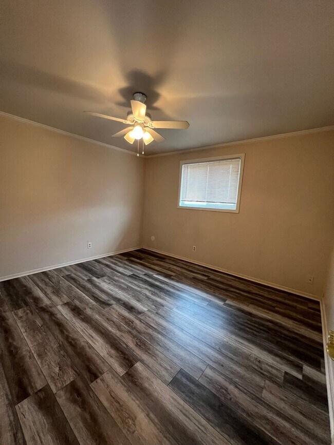 Photo - Two Bedroom, 1 Bathroom Duplex - South Sub...