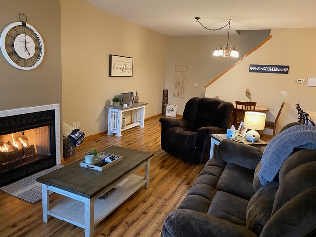 Photo - 1114 Crystal Pl W