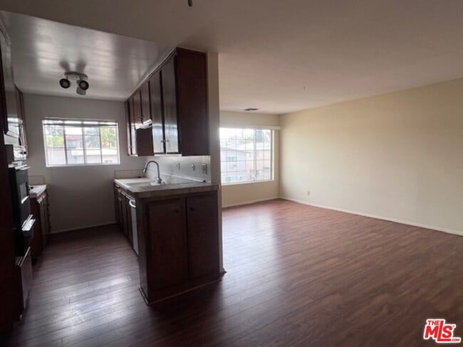 Photo - 18600 Burbank Blvd Unit 206