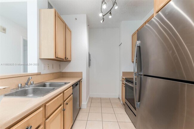 Photo - 6001 SW 70th St Unidad 609