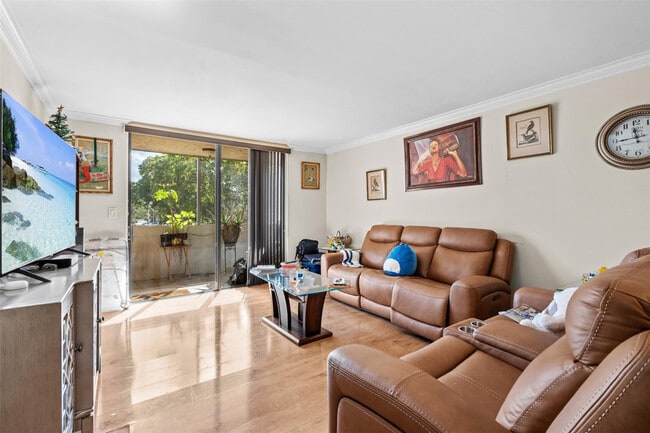 Photo - 1830 N Lauderdale Ave Unit 4207