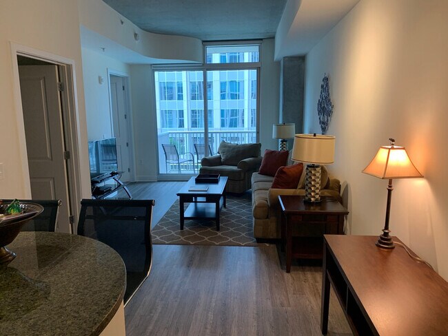 Photo - 215 W Martin Luther King Jr Blvd Unidad ID1344187P