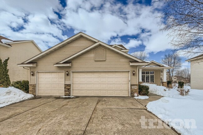 Photo - 2056 Staghorn Dr
