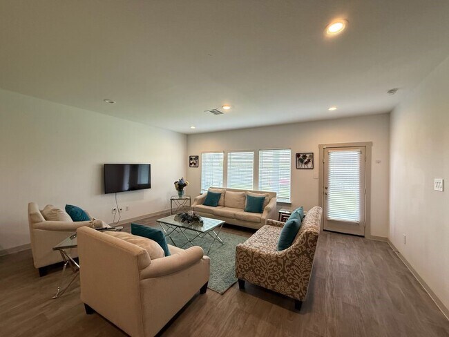 Photo - 6927 Morales Way