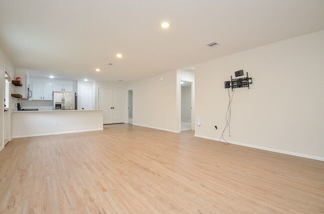 Photo - 305 Riverwood Village Ln