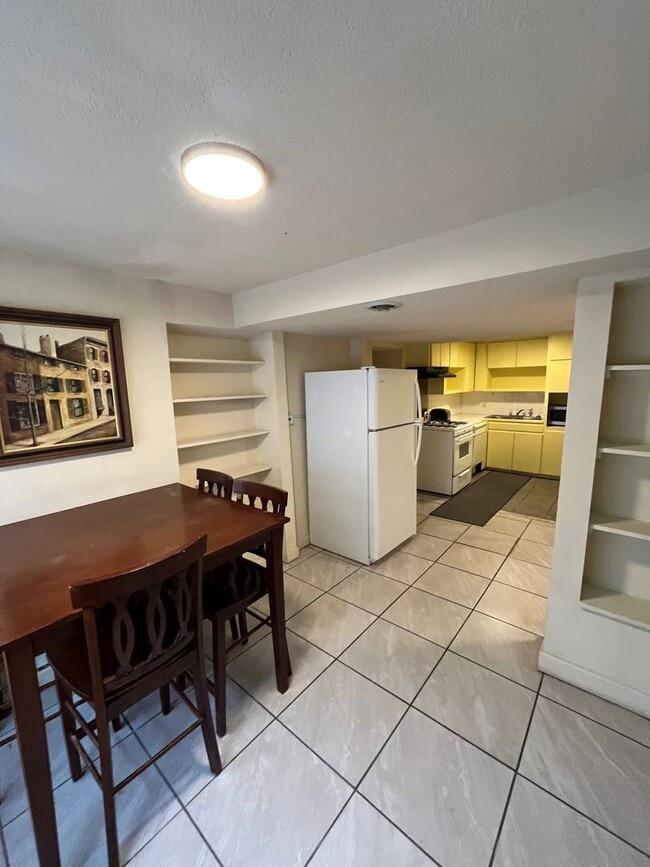 Photo - 2 bedroom duplex MINIMALIST'S DREAM / all appliances with office