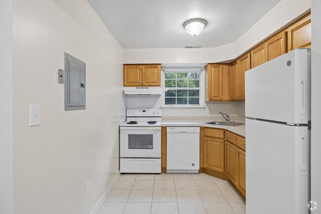 1BR, 1BA w/Den - 920SF - Kitchen