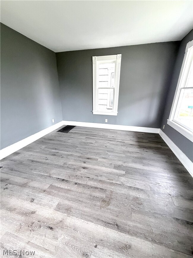 Photo - 1511 Stark Ave SW