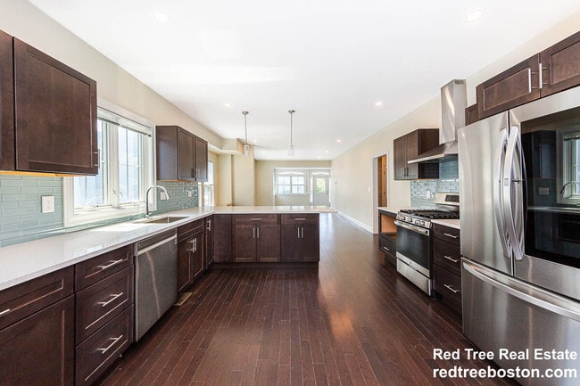 Photo - 120 Jerome St