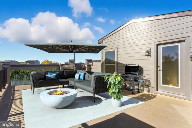 Photo - 2490 Connector Aly