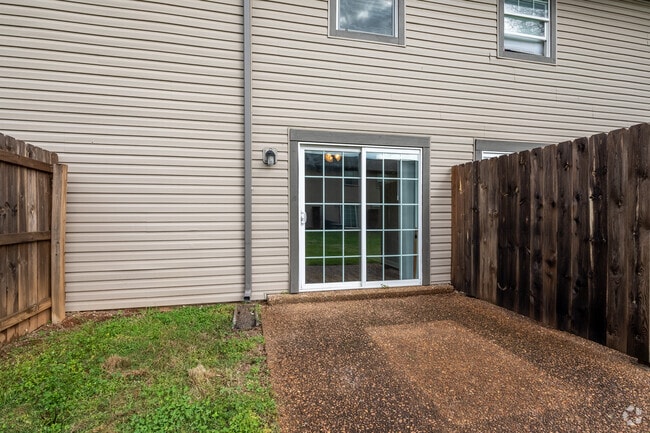 2BR, 1.5BA - 975SF - Patio