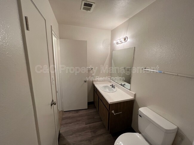 Photo - 3762 N Cedar Ave Unidad 115