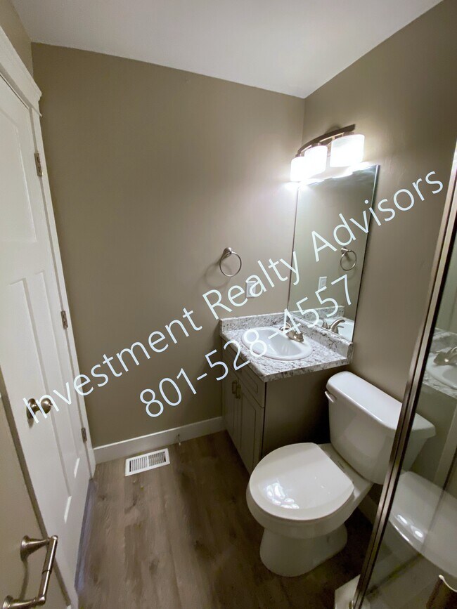Photo - 263-265 S Poplar Ct-B Unit B