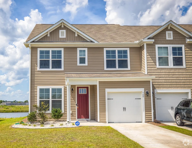 Building Photo - Nice Townhome